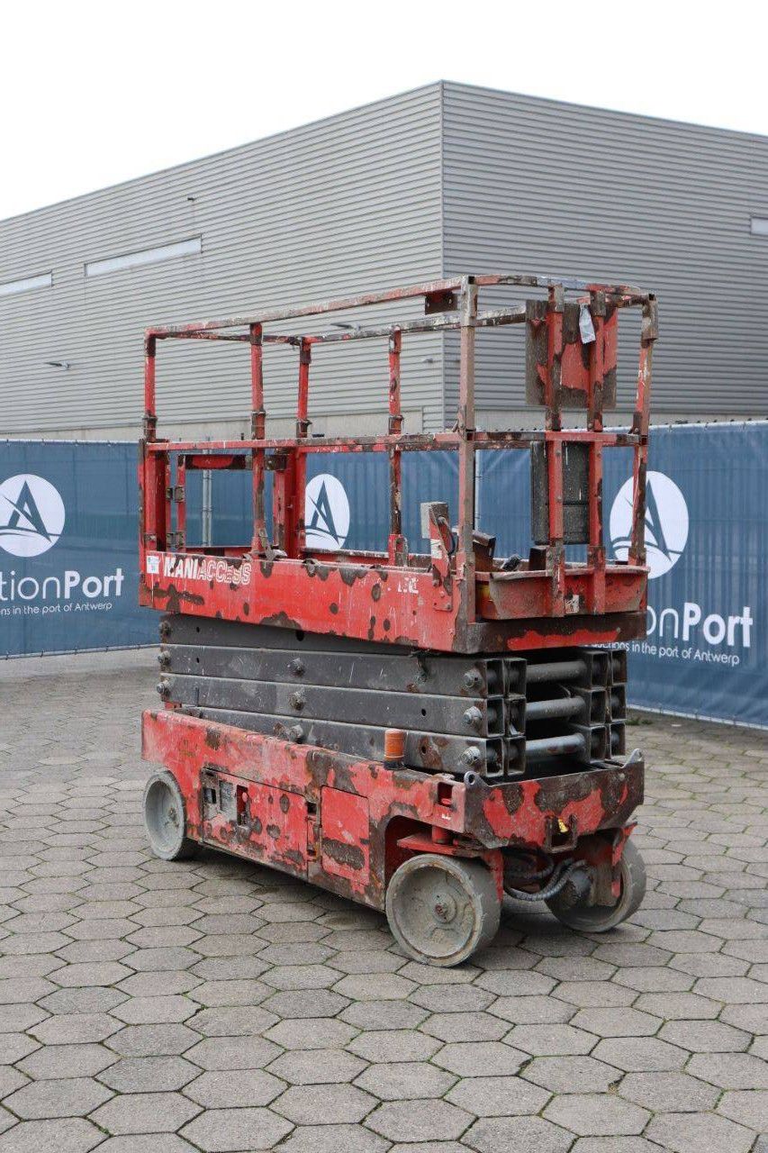 Scissor lift ManiAccess Electric Scissor Lift 2012