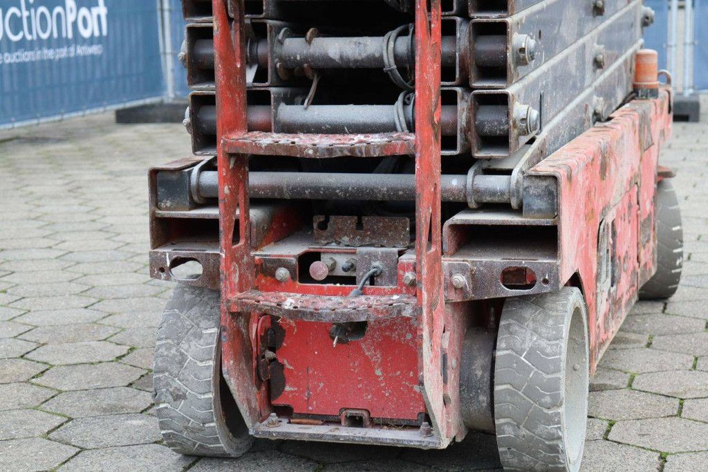 Scissor lift ManiAccess Electric Scissor Lift 2012
