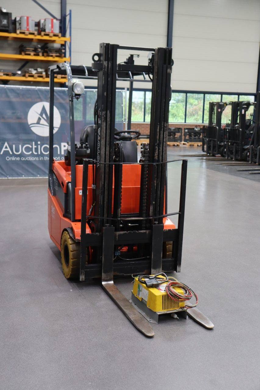 Toyota 7FBEST13 Electric Forklift 1300kg 4.7m