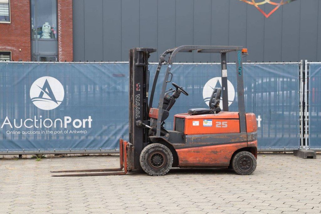 Toyota 25 Electric Forklift 2500kg 4.7m