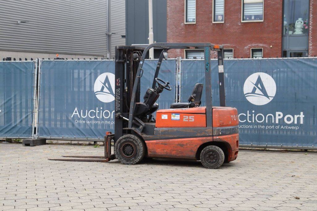 Toyota 25 Electric Forklift 2500kg 4.7m
