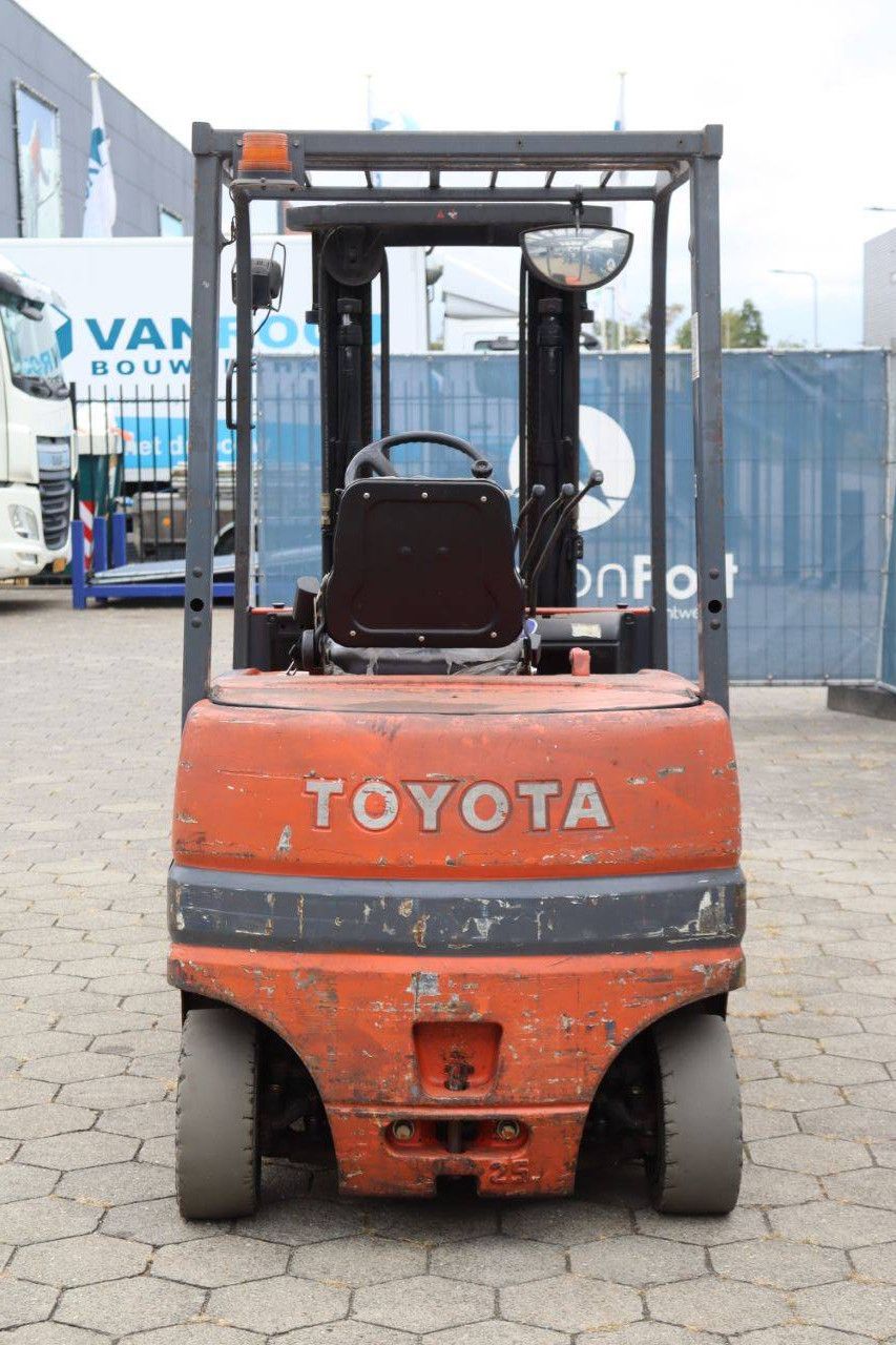 Toyota 25 Electric Forklift 2500kg 4.7m