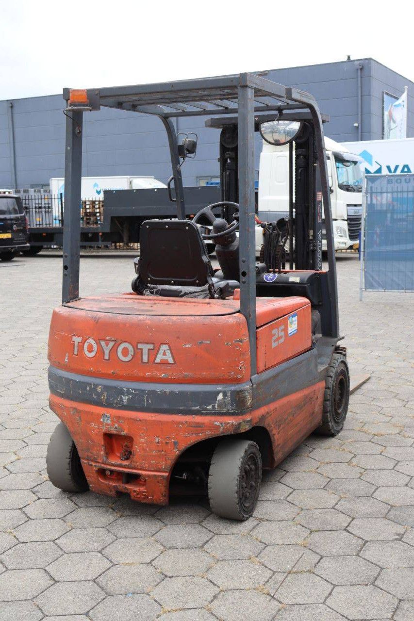 Toyota 25 Electric Forklift 2500kg 4.7m