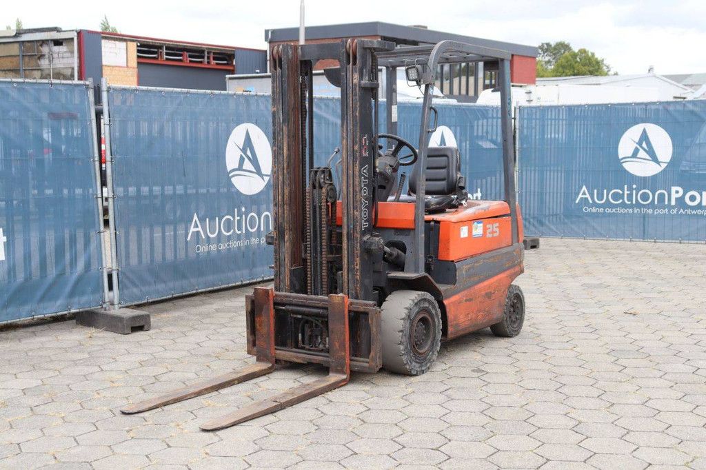 Toyota 25 Electric Forklift 2500kg 4.7m
