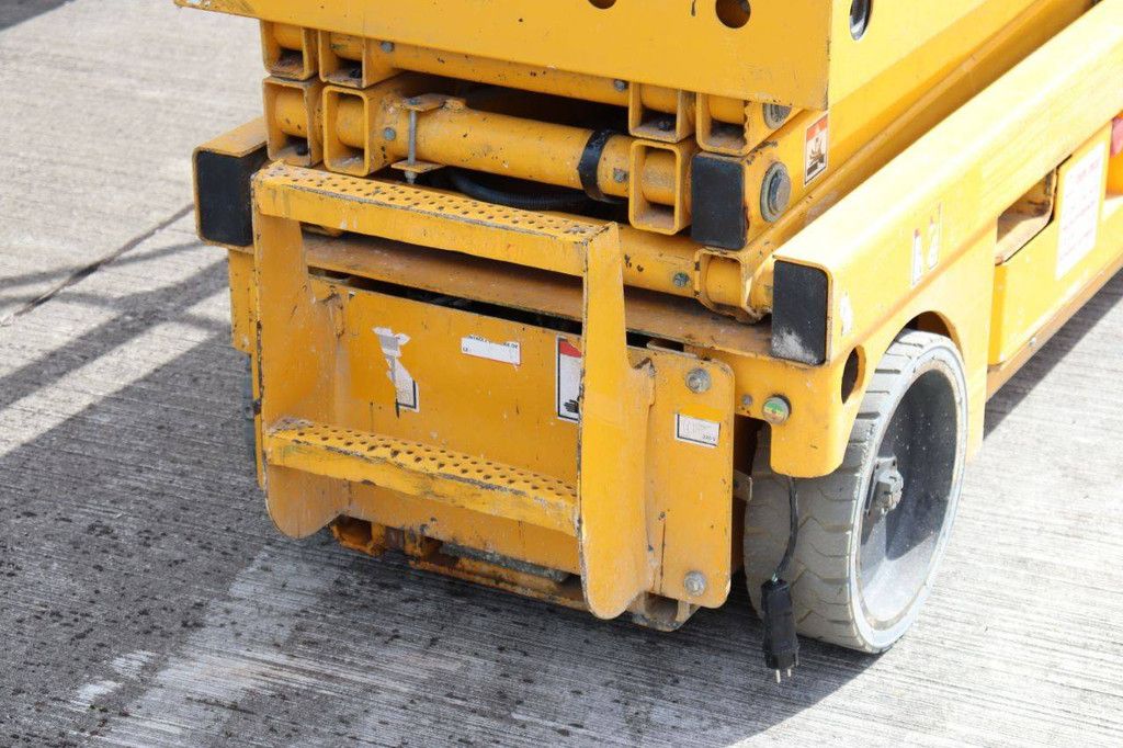 Scissor lift Haulotte Compact 8 Electric 8m 2012