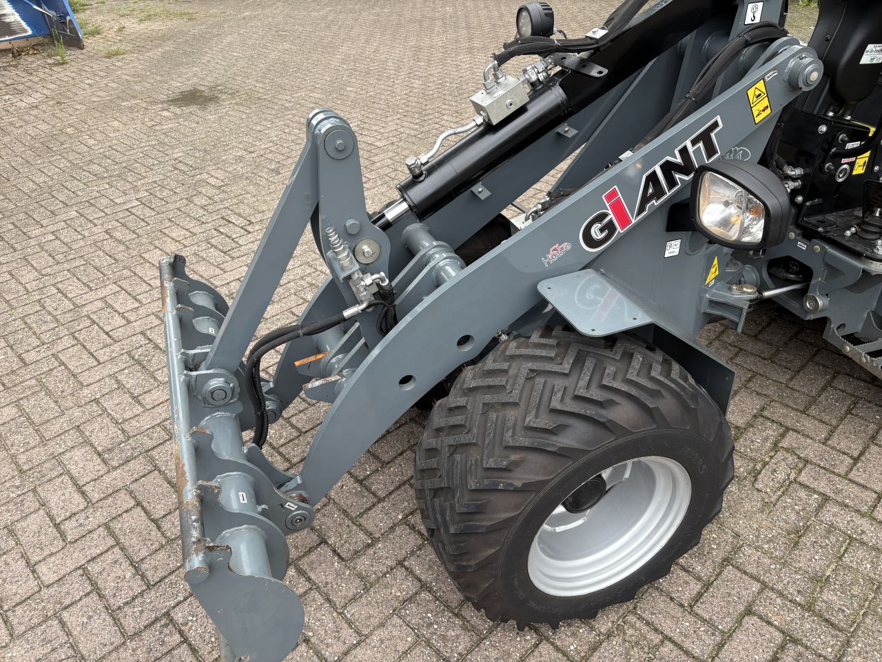 Giant G2300 HD Xtra