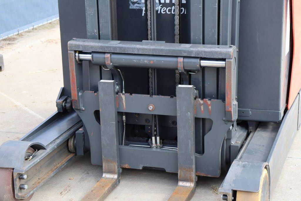 Fenwick-Linde R14-01 Electric Reach Truck 1400kg 8.6m 2019