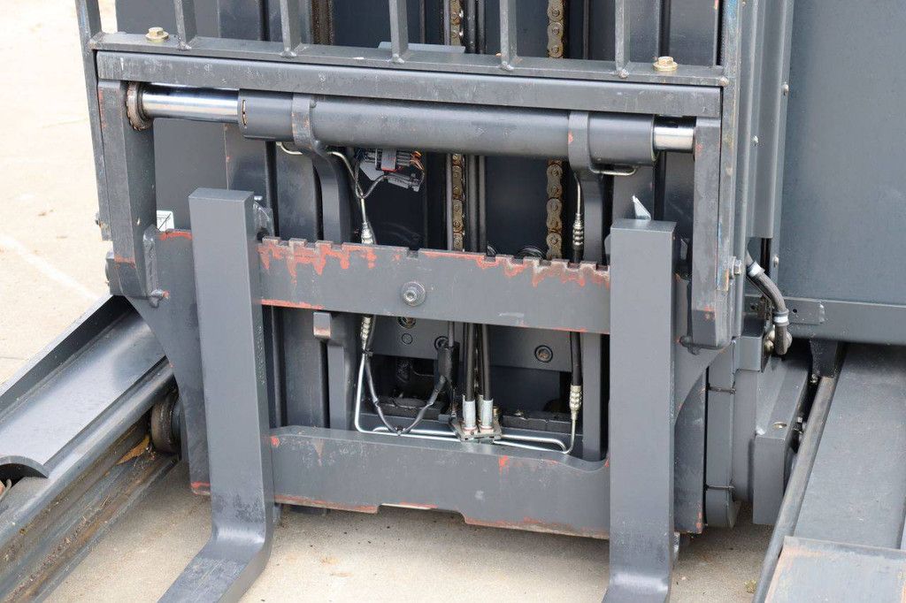 Linde R14-01 Electric Reach Truck 1400kg 8.6m 2015
