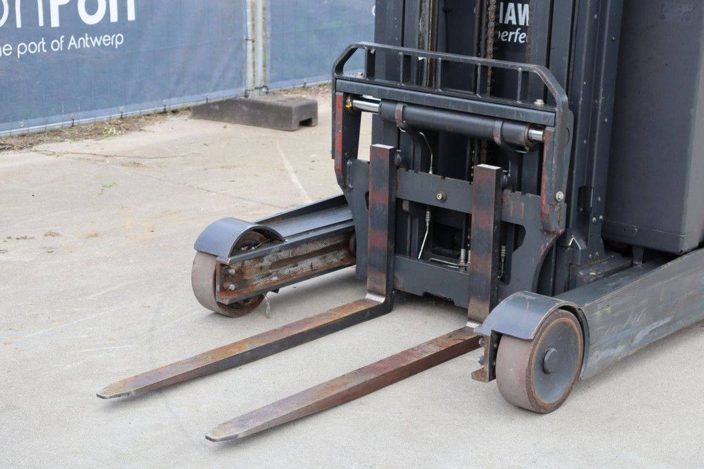 Fenwick-Linde R14-01 Electric Reach Truck 1400kg 8.6m 2017