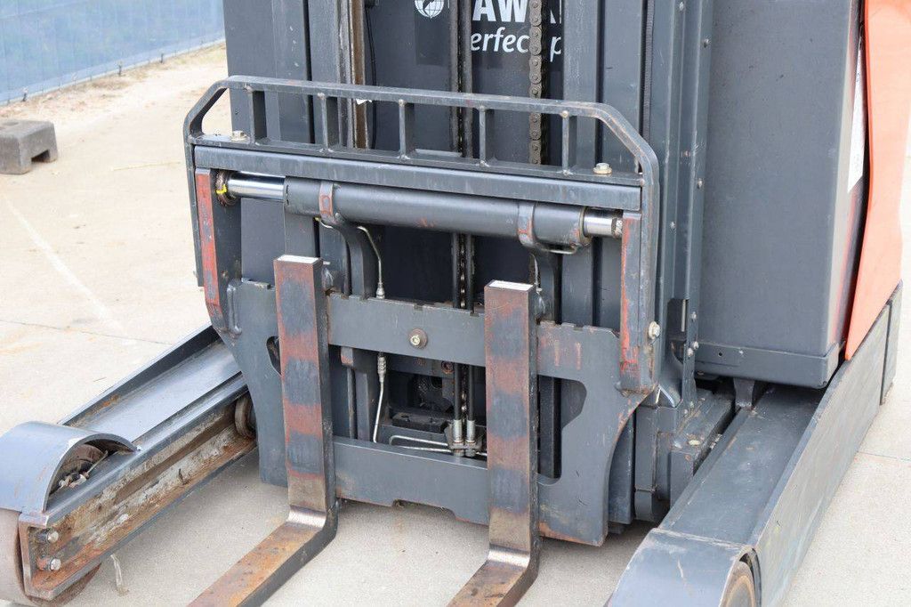 Fenwick-Linde R14-01 Electric Reach Truck 1400kg 8.6m 2017
