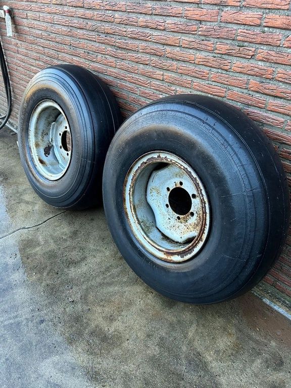 Pirelli 13.00x20 6-gaats wielen