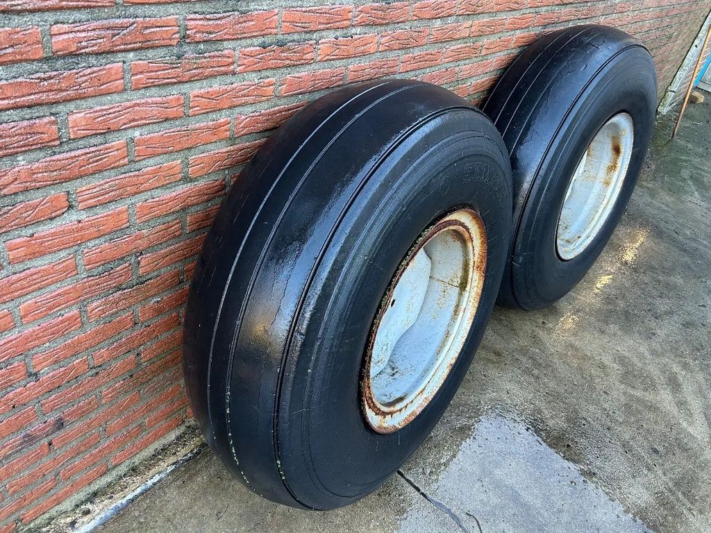 Pirelli 13.00x20 6-gaats wielen