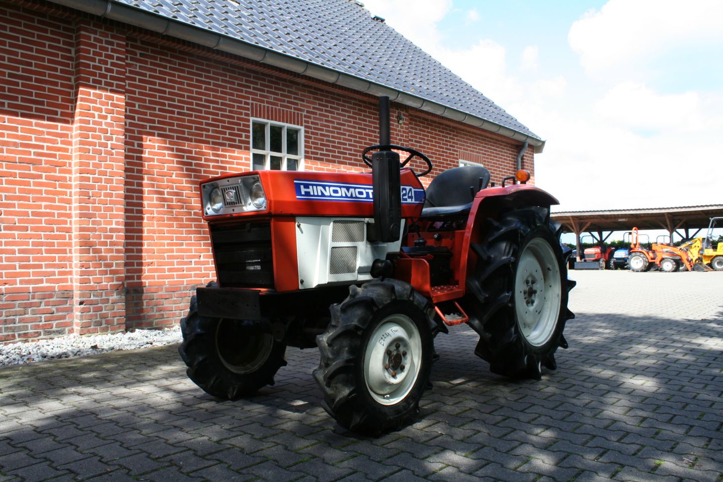 Hinomoto E224