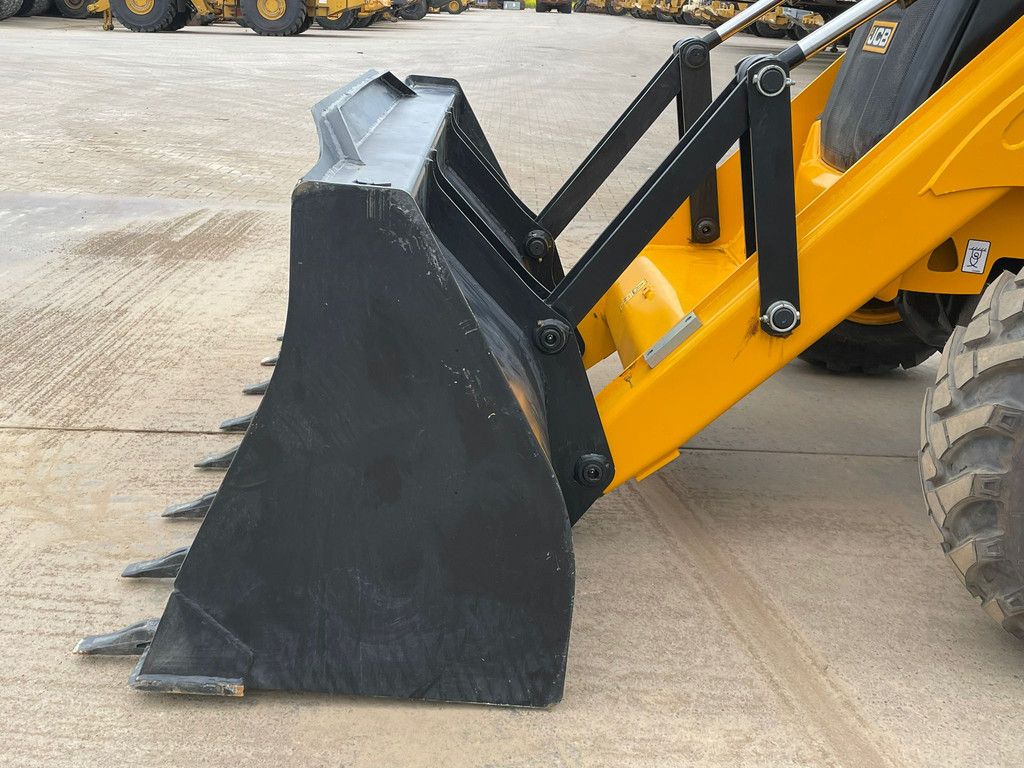 JCB 3DX