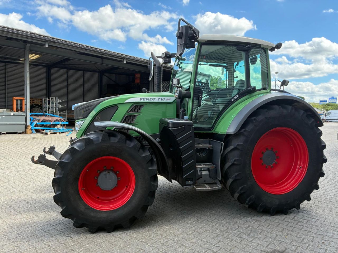 Fendt 718 Vario tractor