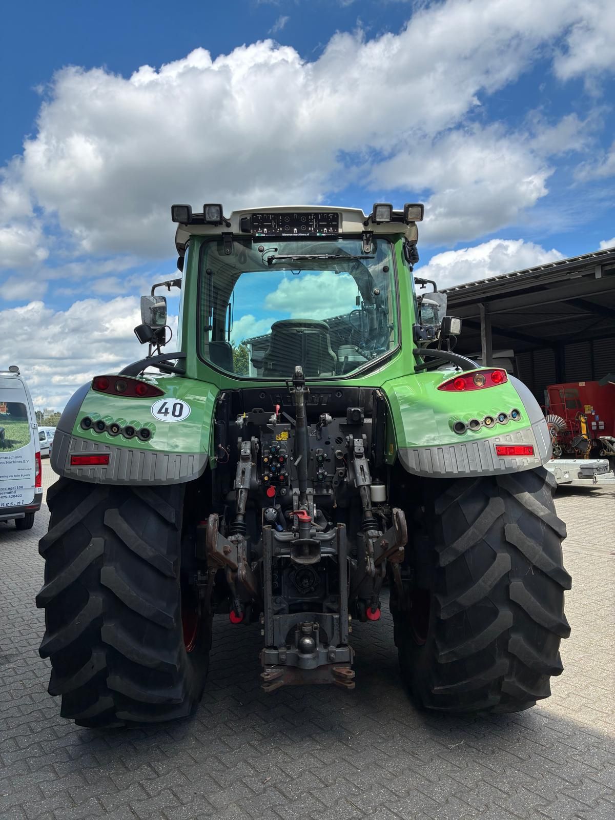 Fendt 718 Vario tractor