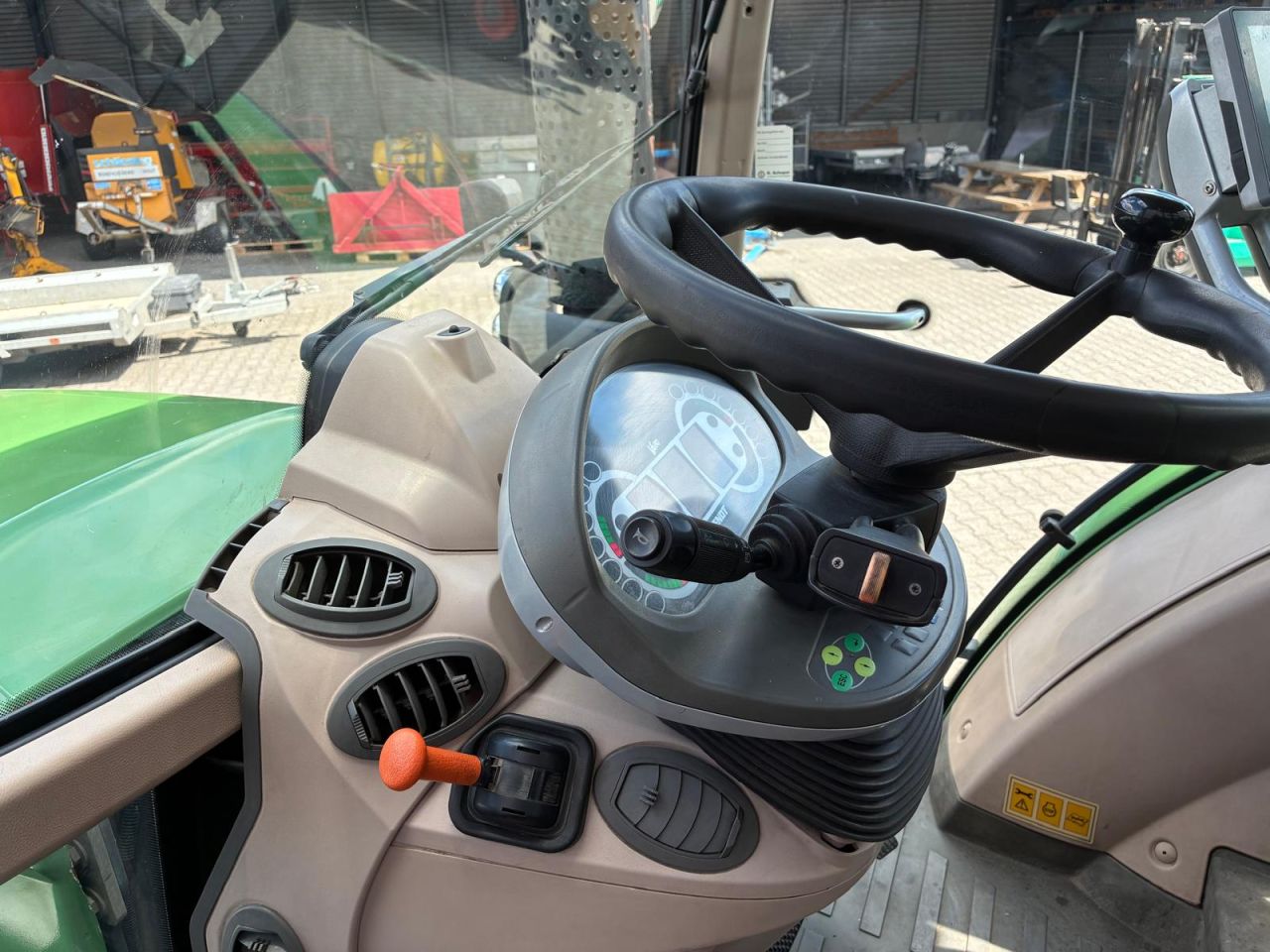 Fendt 718 Vario tractor