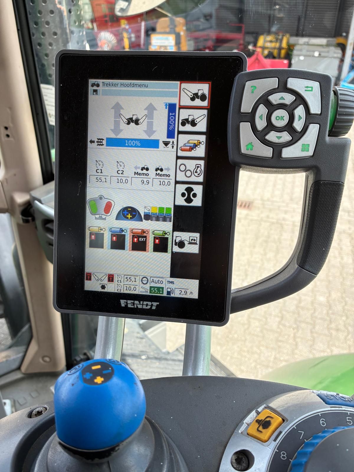 Fendt 718 Vario tractor