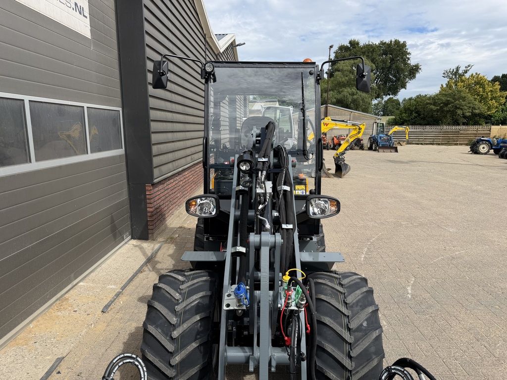 Giant G2700 HD+ minishovel NIEUW agri uitvoering