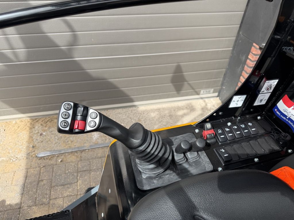 Giant G2700 HD+ minishovel NIEUW agri uitvoering