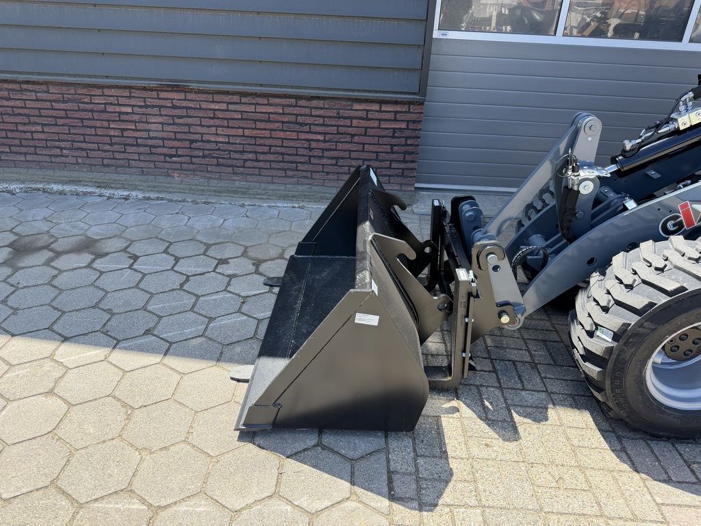 Giant G2700 X-TRA HD+ minishovel NIEUW skid banden €695 LEASE