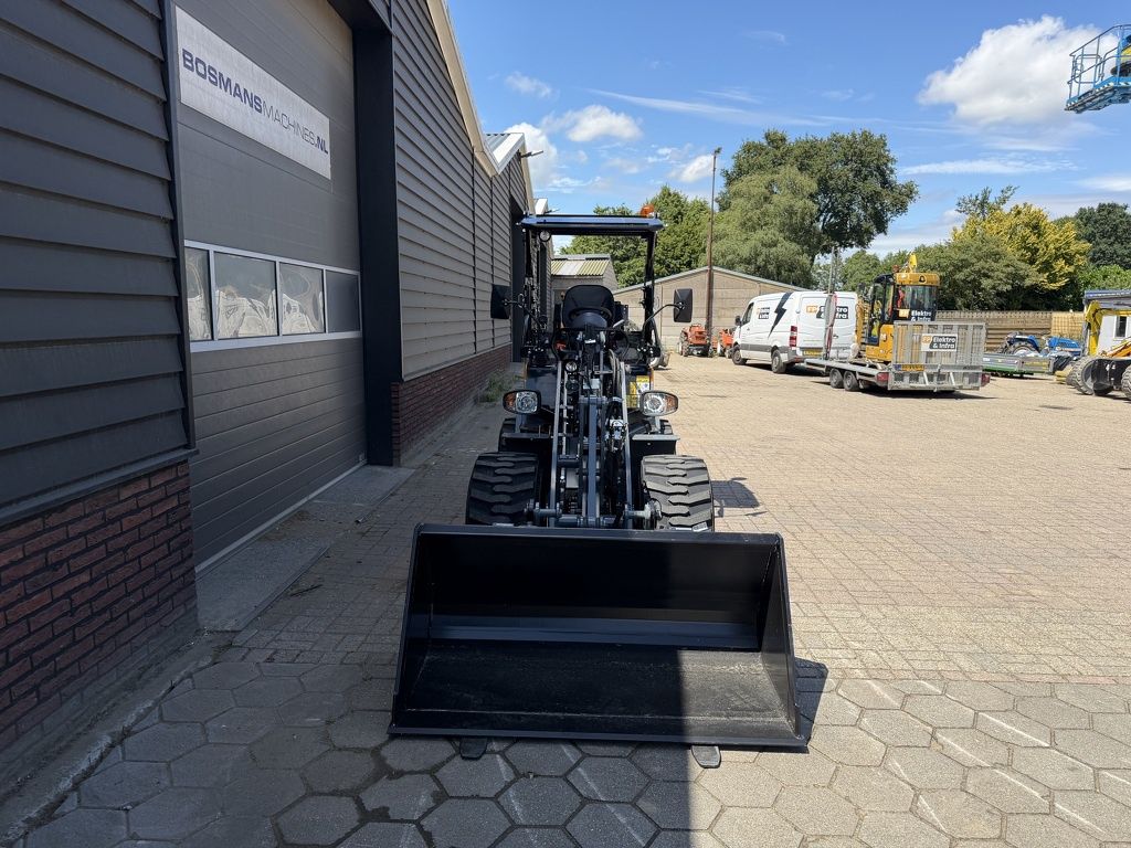 Giant G2700 X-TRA HD+ minishovel NIEUW skid banden €695 LEASE