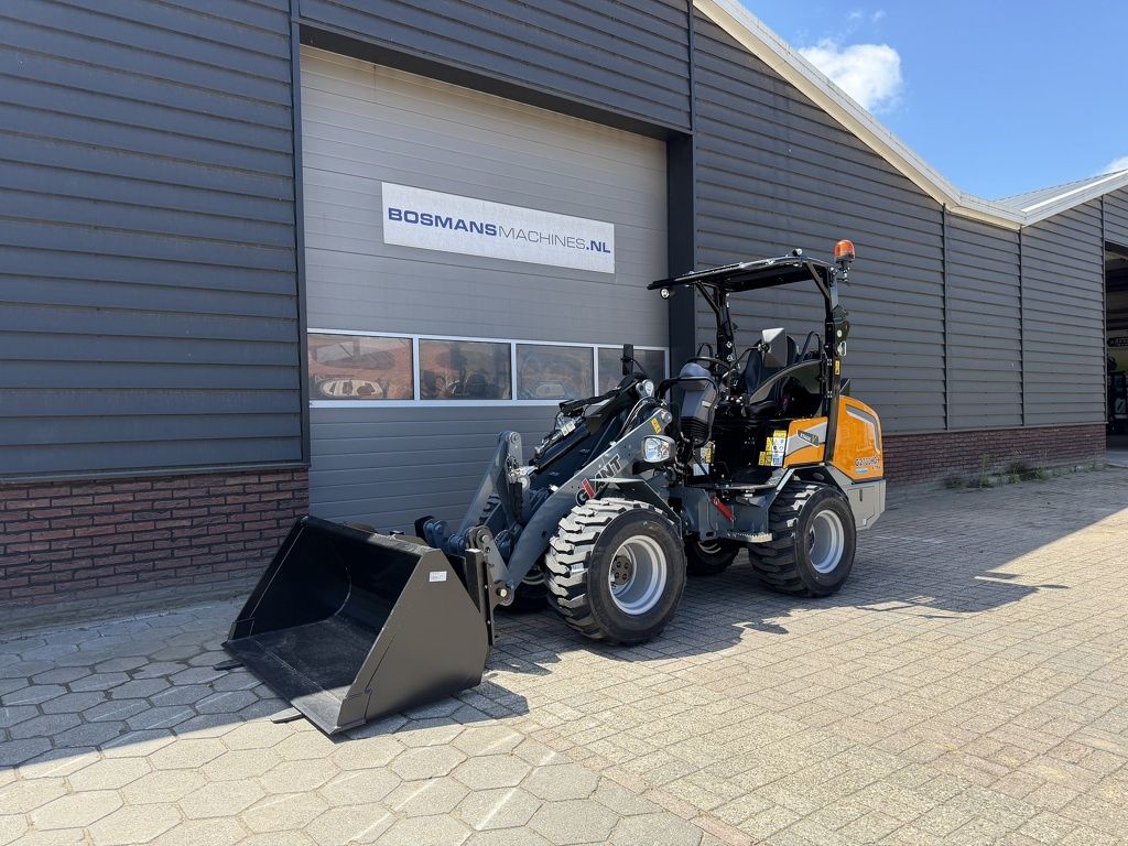 Giant G2700 X-TRA HD+ minishovel NIEUW skid banden €695 LEASE