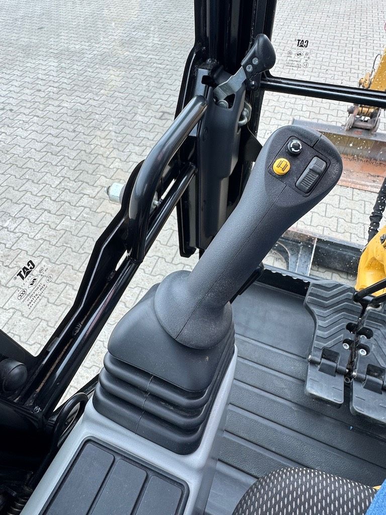 CAT 302.7 CR A/C