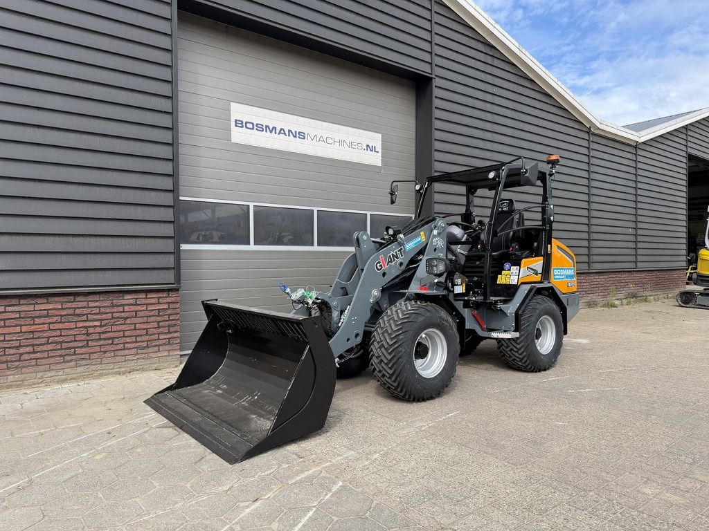 Giant TE HUUR Giant G3500 3.5 T shovel / kniklader / minishovel / wiellader