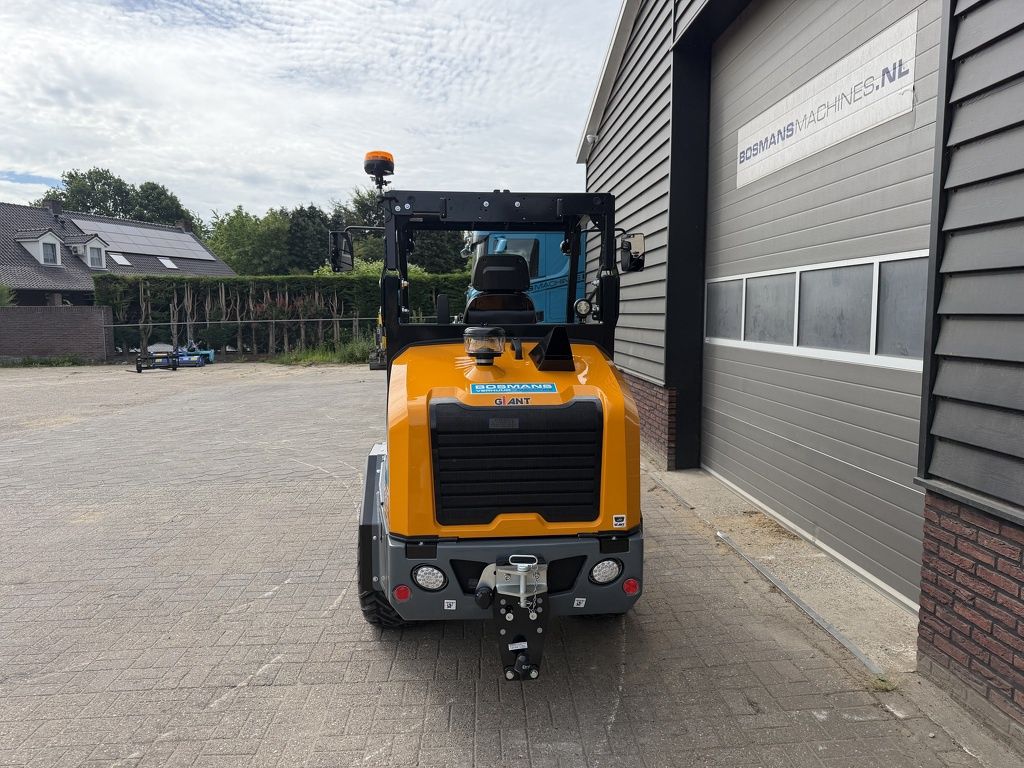 Giant TE HUUR Giant G3500 3.5 T shovel / kniklader / minishovel / wiellader