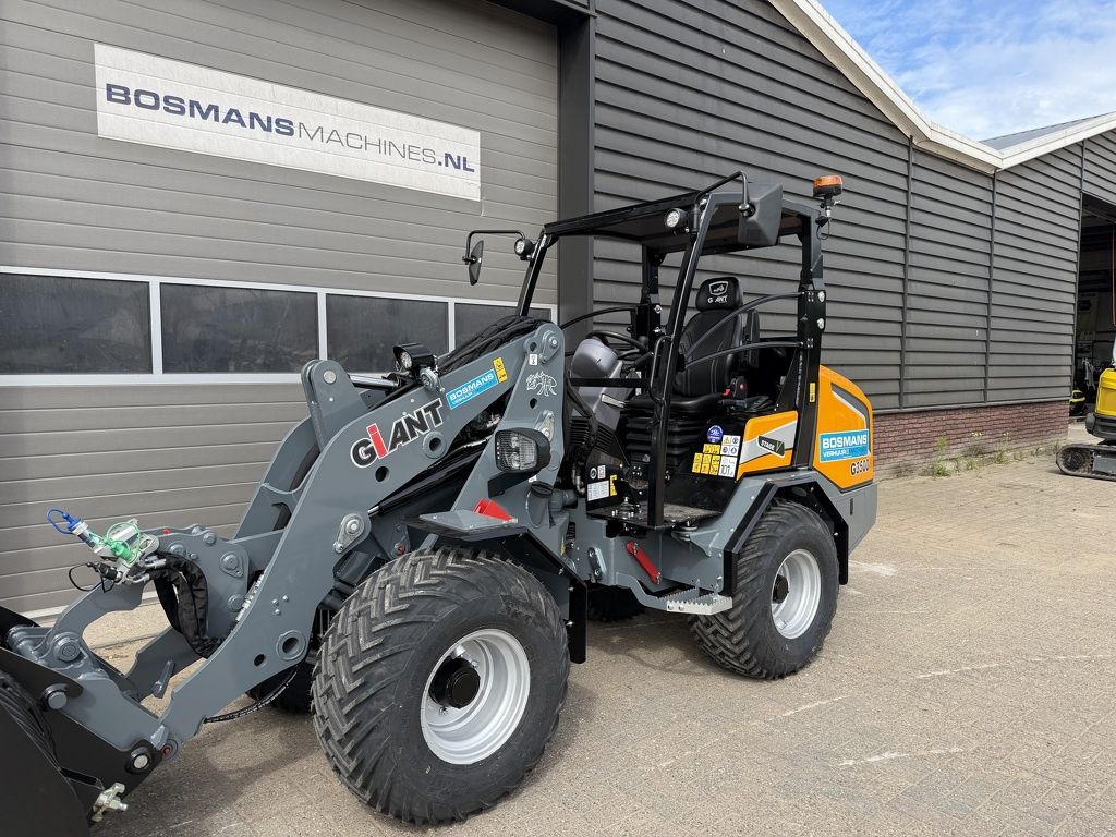 Giant TE HUUR Giant G3500 3.5 T shovel / kniklader / minishovel / wiellader