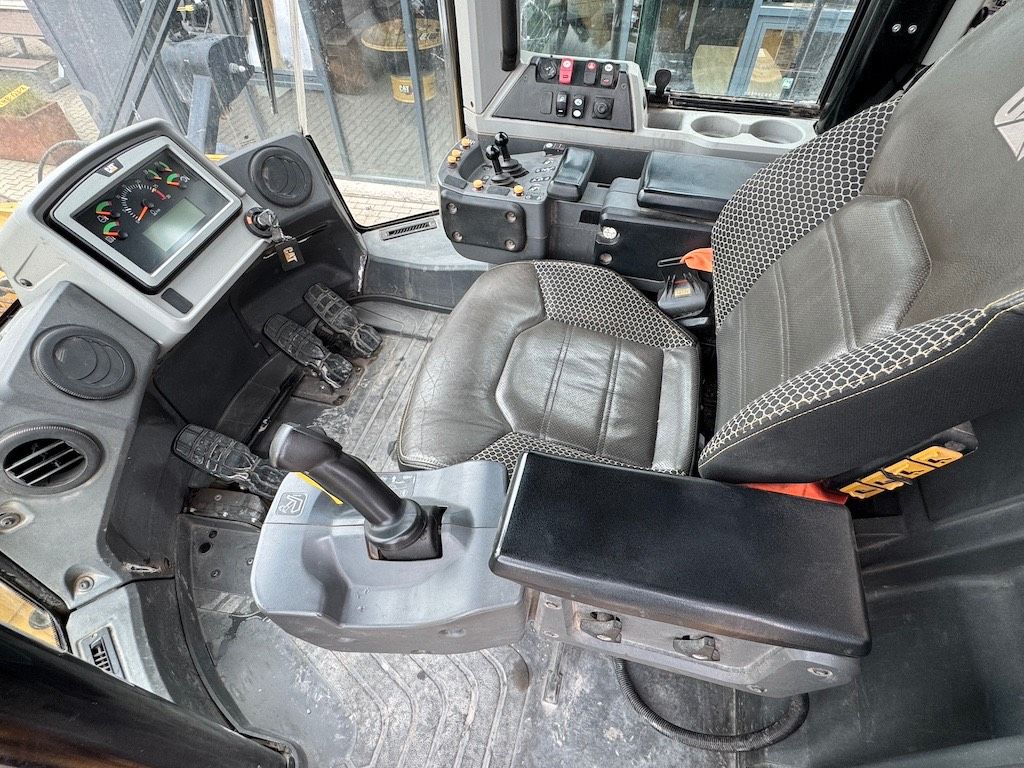 CAT 980M