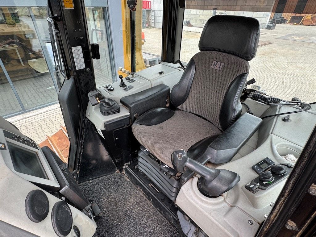 CAT D 6 N LGP