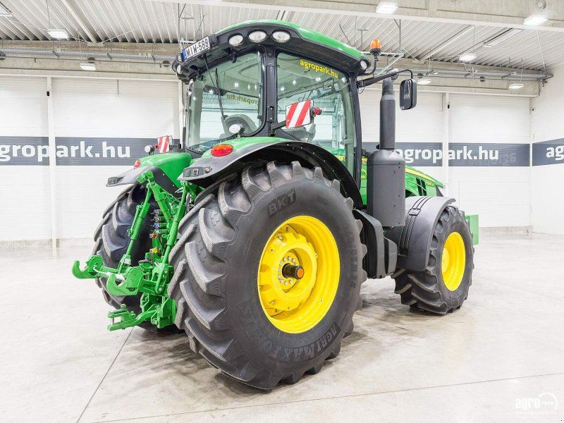 John Deere 8310R 16/5 PowerShift 40 km/h transmission, ILS suspended front