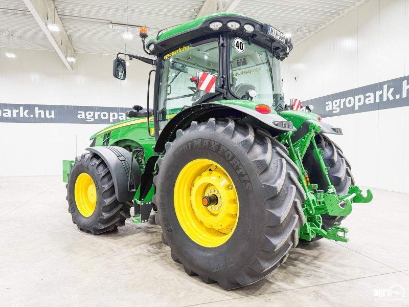 John Deere 8310R 16/5 PowerShift 40 km/h transmission, ILS suspended front