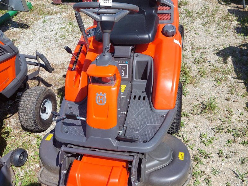 Husqvarna R 216T AWD
