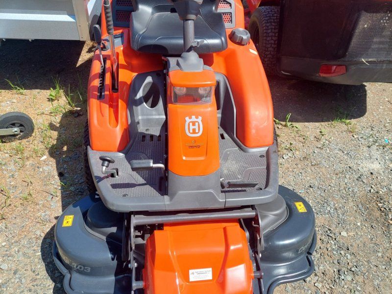 Husqvarna R 216 AWD