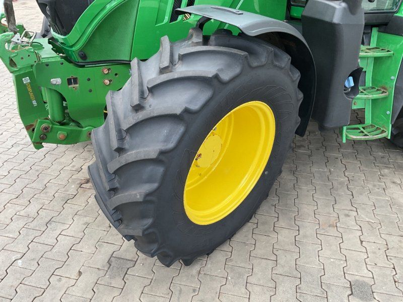 John Deere 6120M