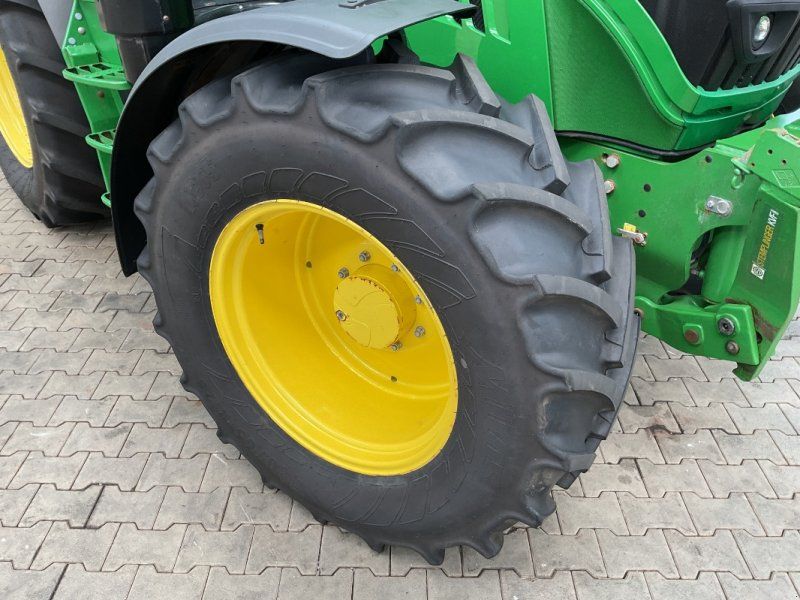 John Deere 6120M