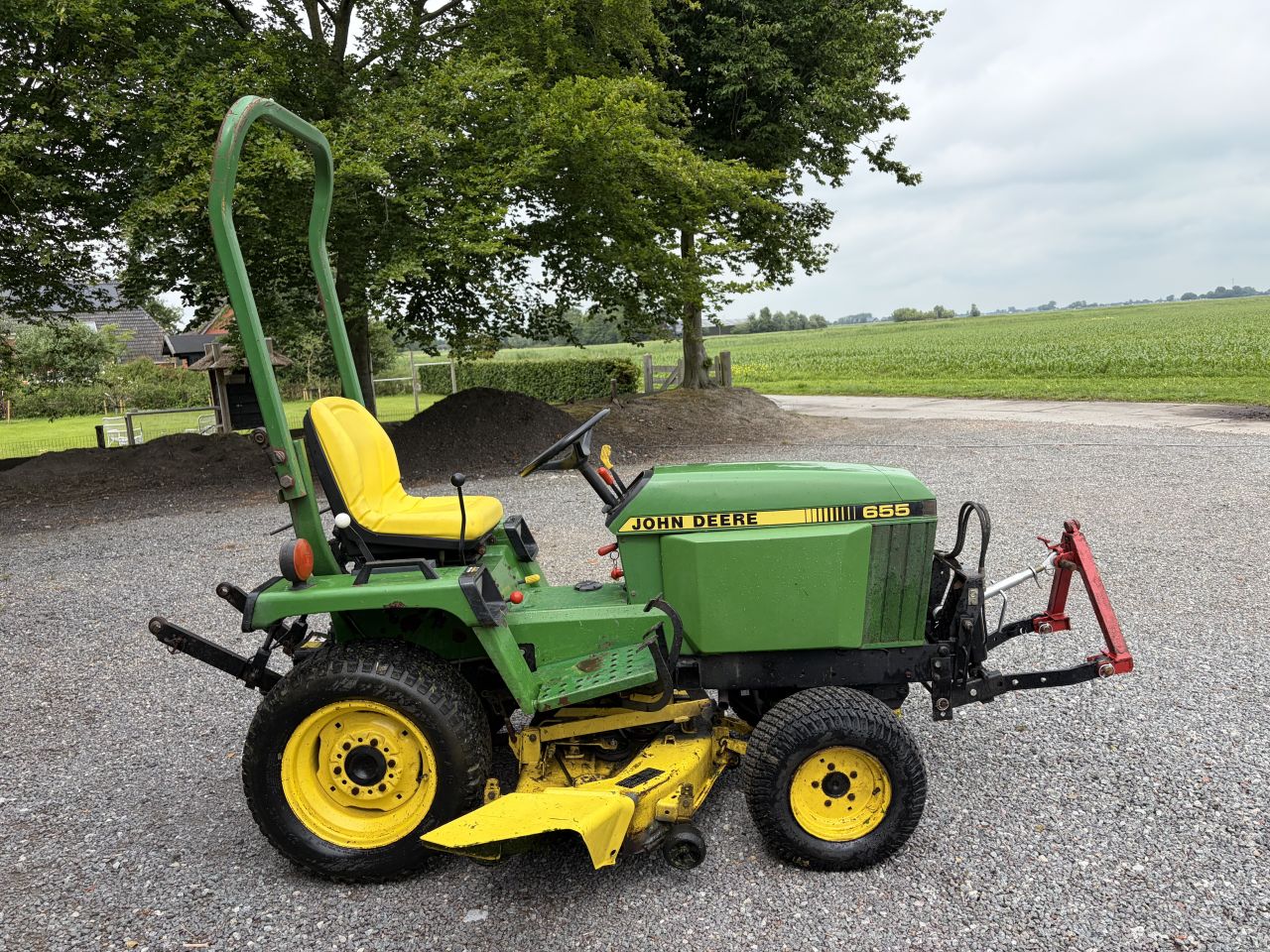 John Deere 655 compact tractor met maaidek