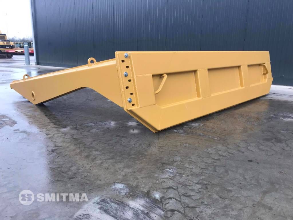 CAT 735B