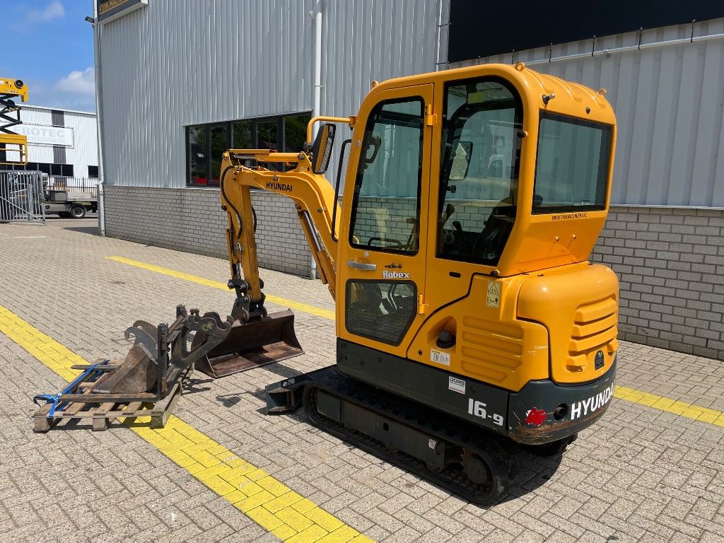 Hyundai Robex 16-9