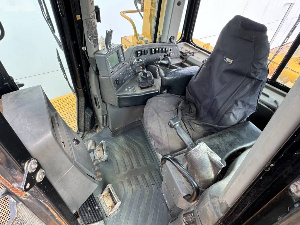 CAT D9T - Ripper / Auto Greasing / Airco