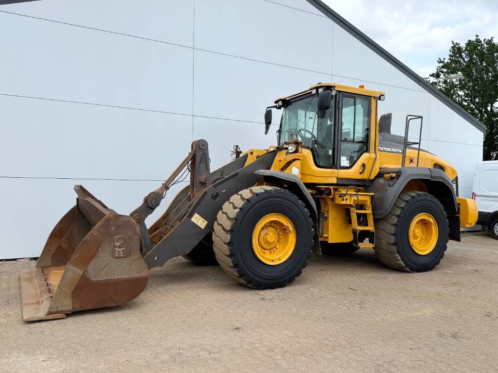 Volvo L110H - Weight System / Backup Camera