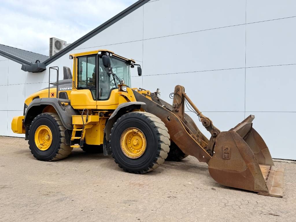 Volvo L110H - Weight System / Backup Camera