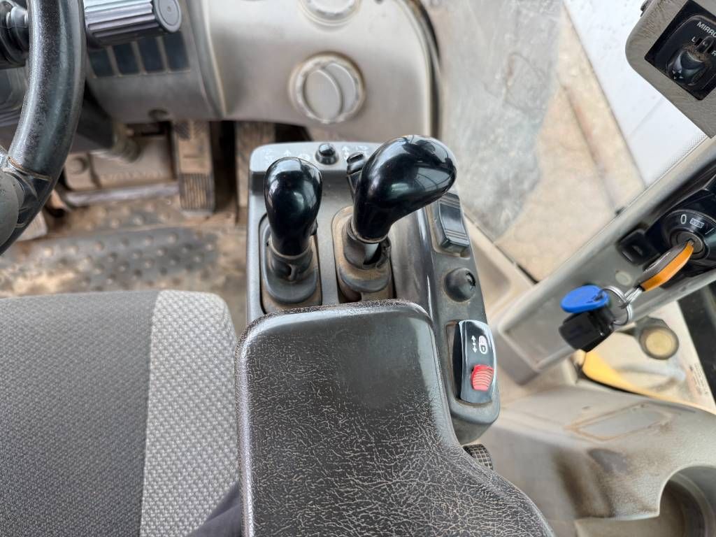 Volvo L110H - Weight System / Backup Camera