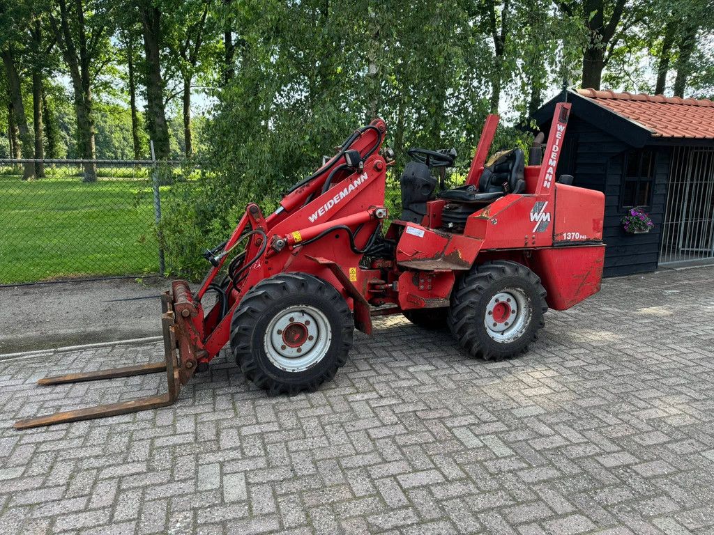 Weidemann 1370 shovel