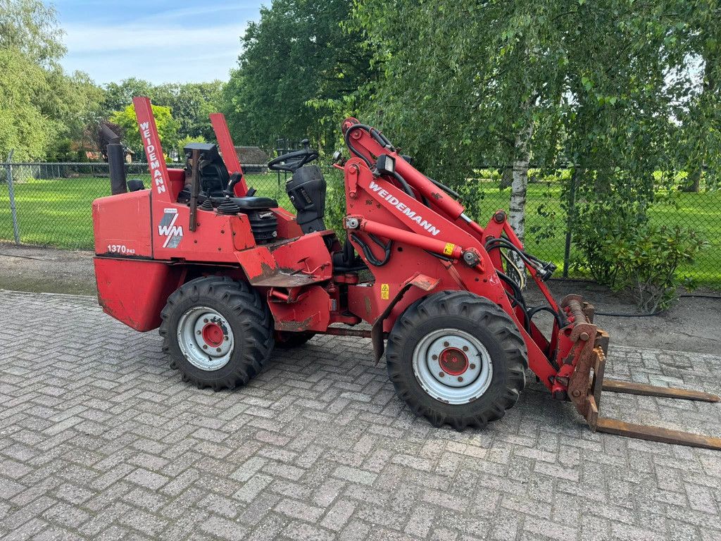 Weidemann 1370 shovel
