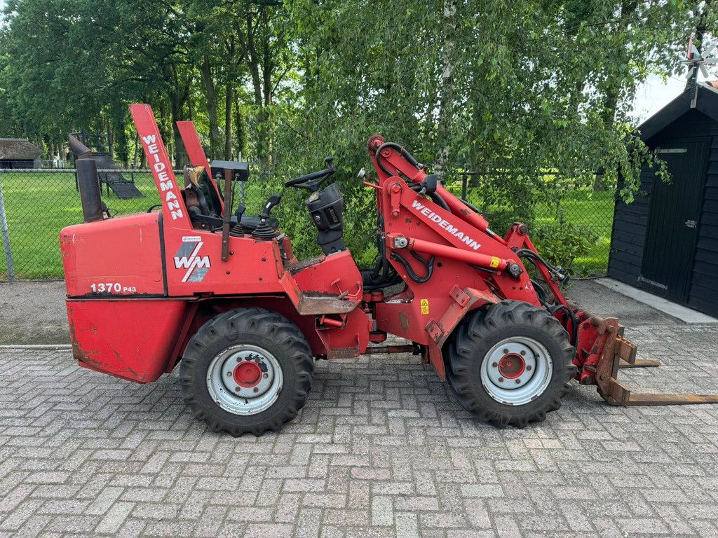 Weidemann 1370 shovel