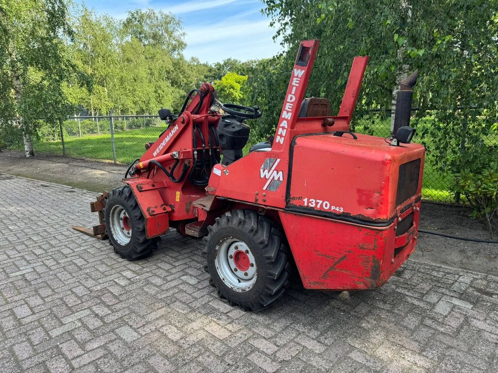 Weidemann 1370 shovel
